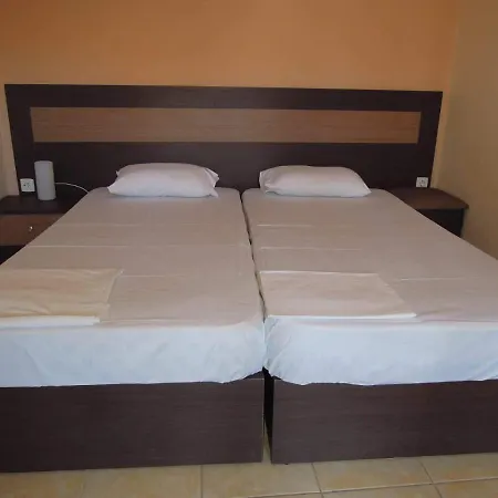 Nikolas Apartament *